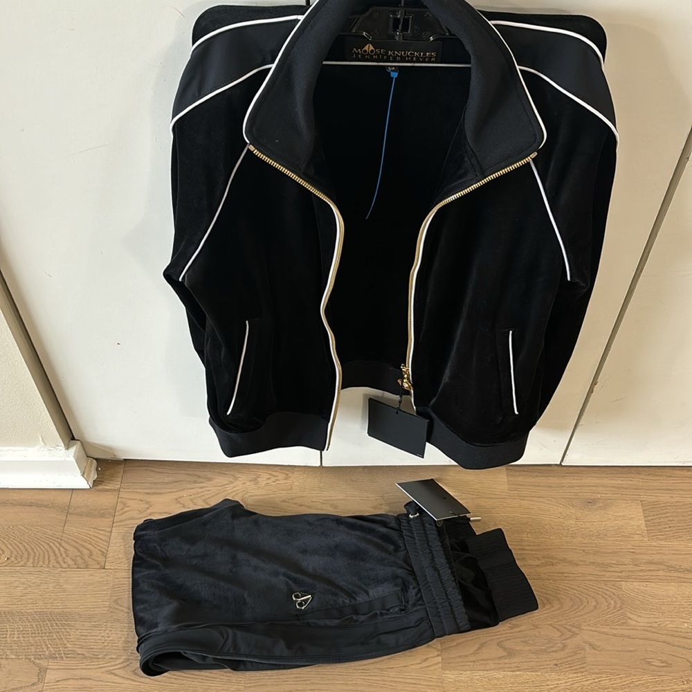 Moose knuckles velour set